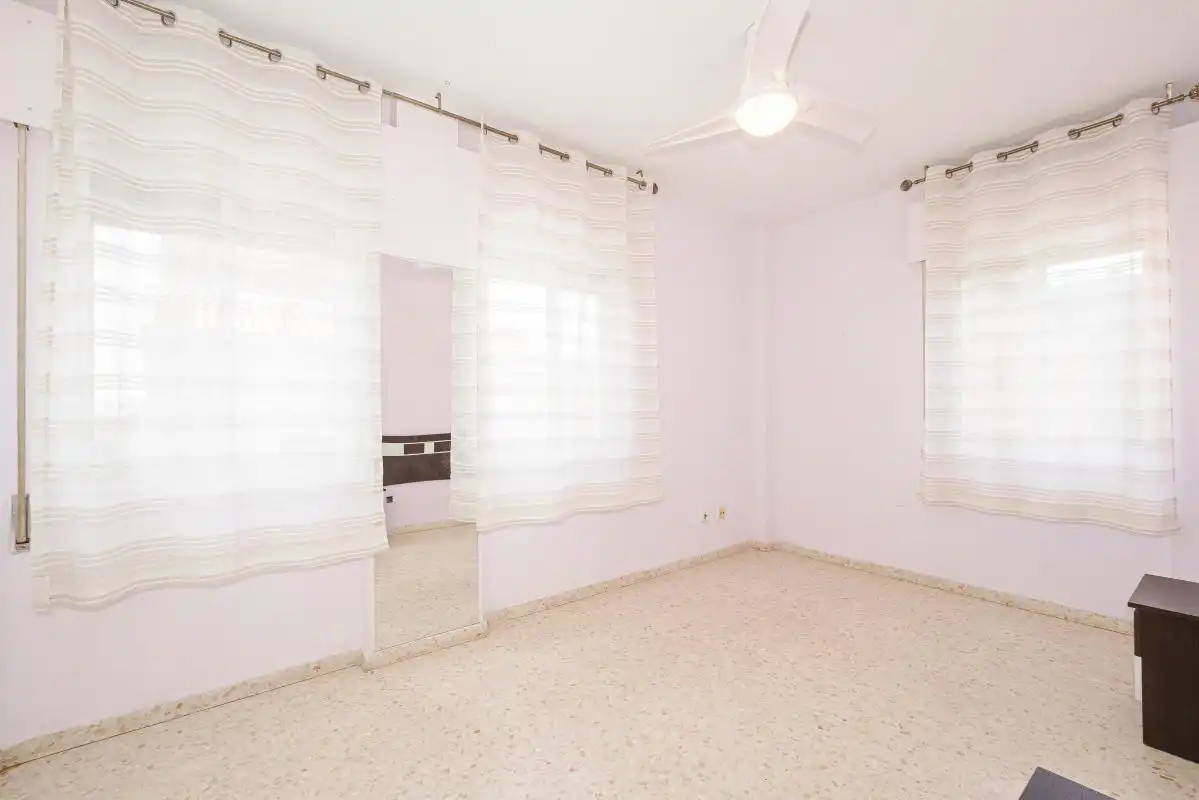 Bedroom of Flat for sale in Camas  with Air Conditioner, Heating and Storage room