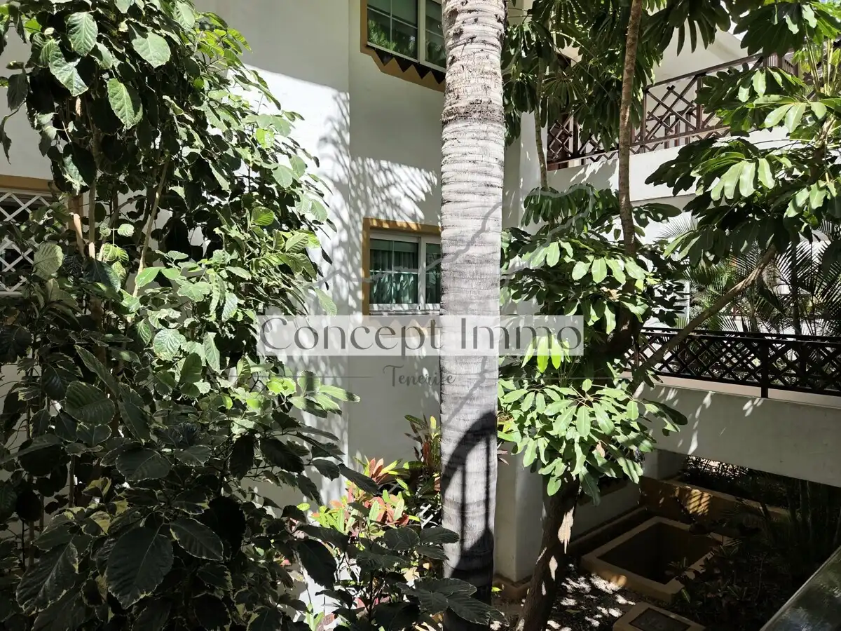 Vista exterior de Piso en venta en Arona con Terraza, Alarma y Piscina comunitaria