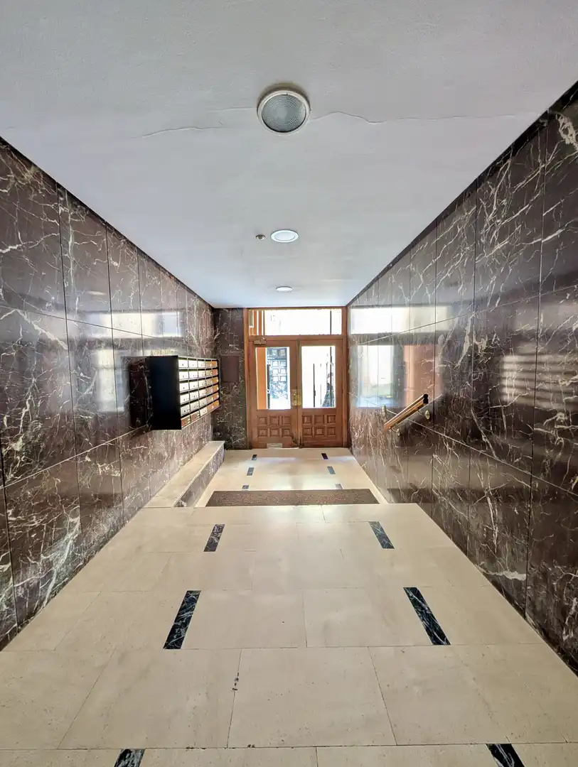 Pis en venda en Oviedo  amb Calefacció, Parquet i Traster