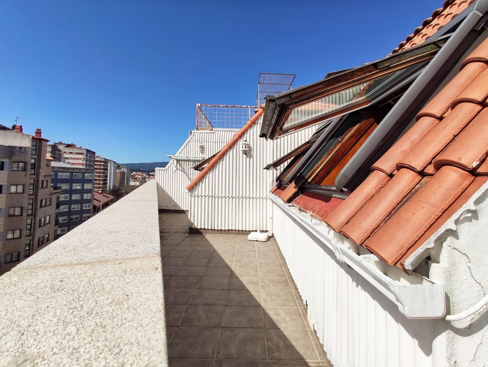 Terrassa de Pis de lloguer en Pontevedra Capital  amb Calefacció, Parquet i Terrassa
