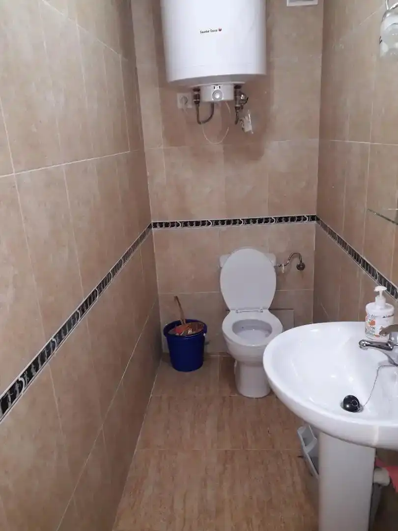 Badezimmer von Wohnung zur Miete in Navaluenga mit Möbliert, Ofen und Waschmaschine