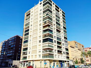 Piso con balcón en venta en Alameda de San Antón