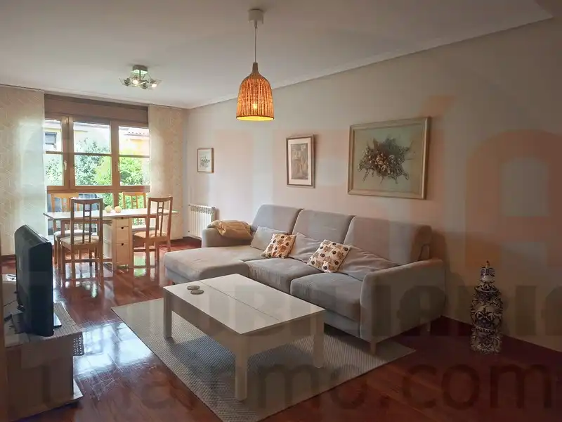 Sala de estar de Casa o chalet en venta en Sariego con Calefacción, Terraza y Trastero