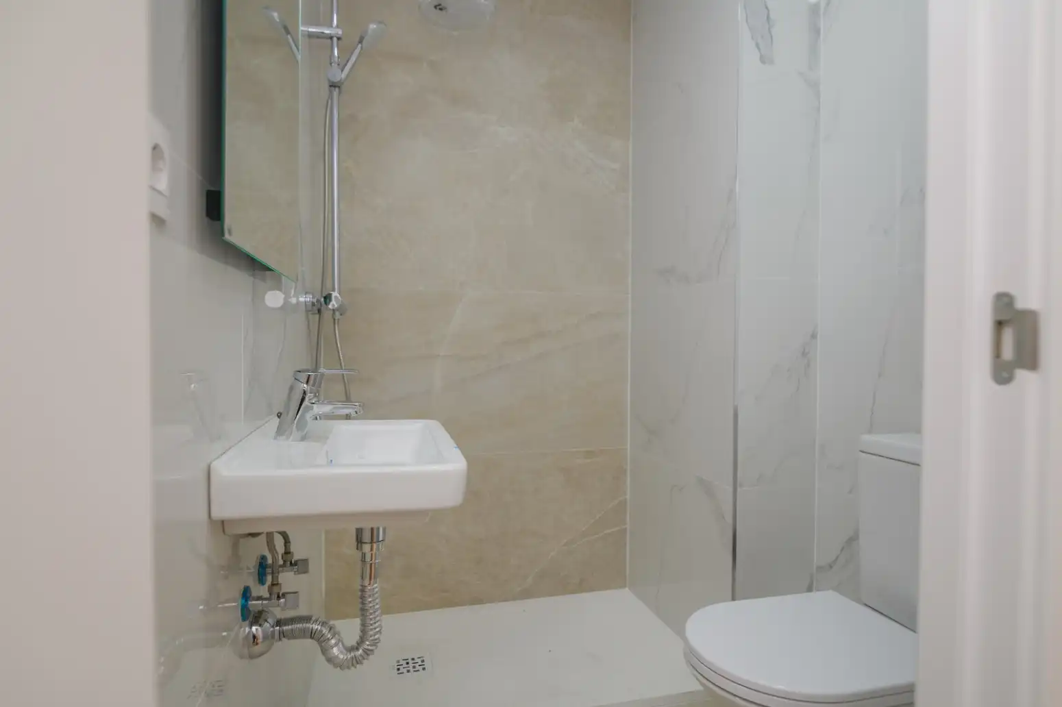 Bathroom of Flat for sale in Sant Boi de Llobregat  with Parquet flooring