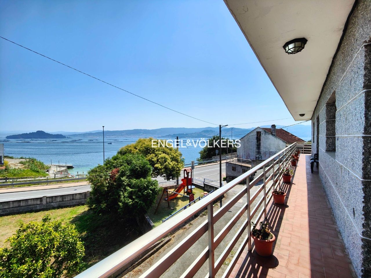 Vista exterior de Apartamento en venta en Poio con Calefacción, Amueblado y Balcón