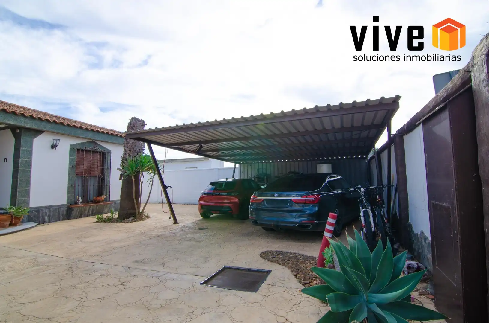 Aparcament de Casa o xalet en venda en La Rinconada amb Aire condicionat, Calefacció i Jardí privat