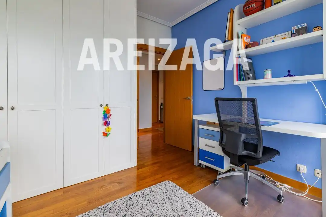 Habitación de Piso en venta en Donostia - San Sebastián  con Calefacción, Terraza y Trastero