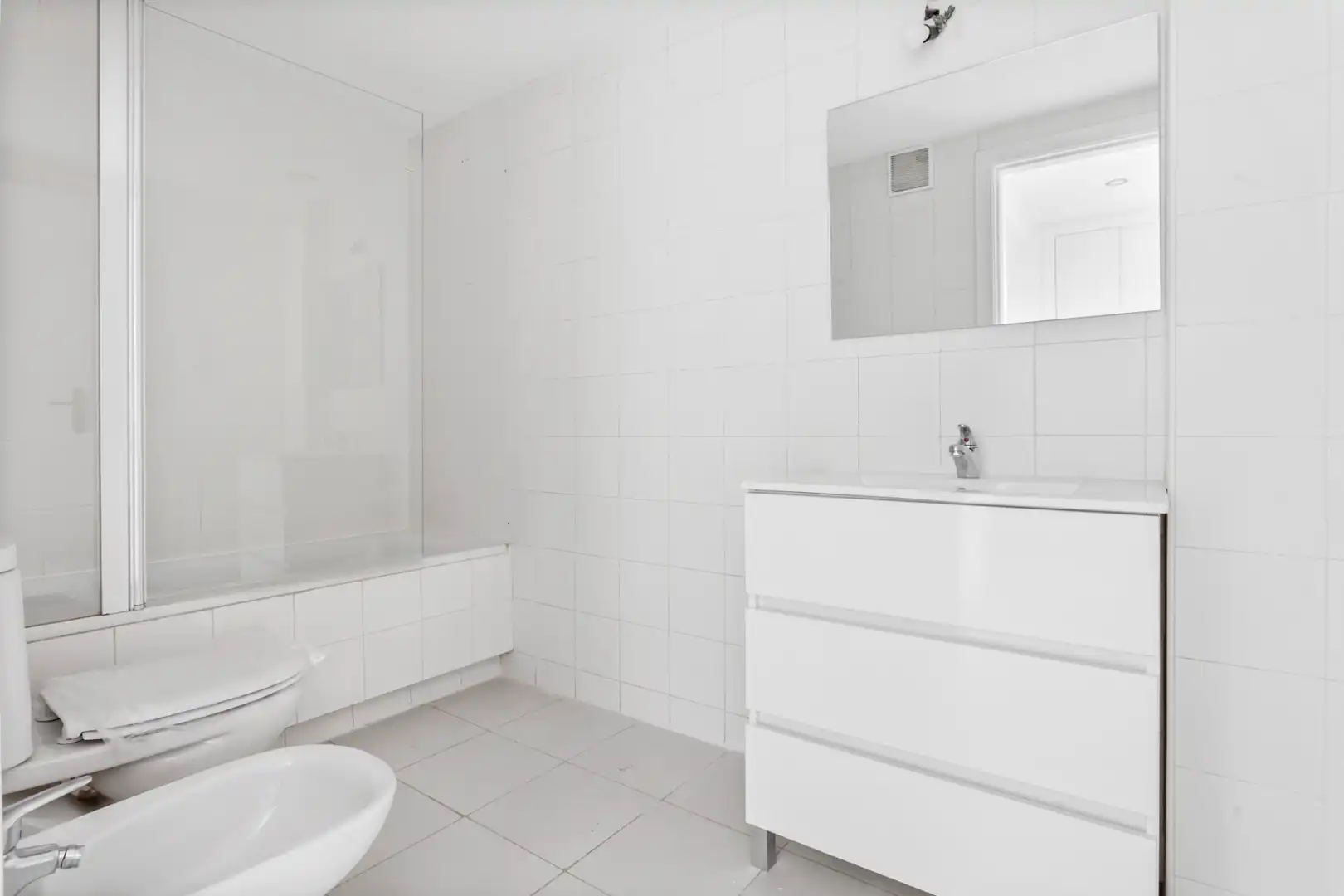 Baño de Piso en venta en Madrid con Calefacción, Terraza y Horno