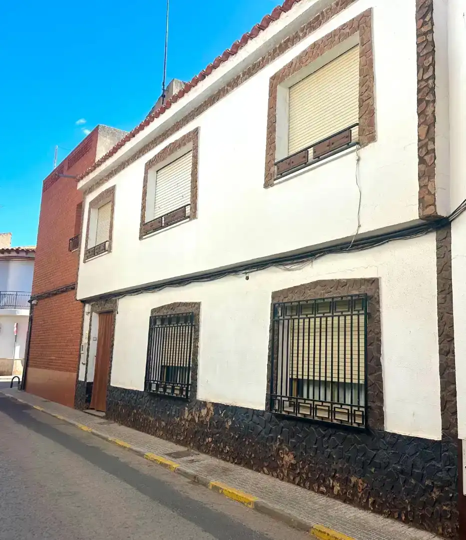Vista exterior de Casa adosada en venta en Bolaños de Calatrava, Ciudad Real