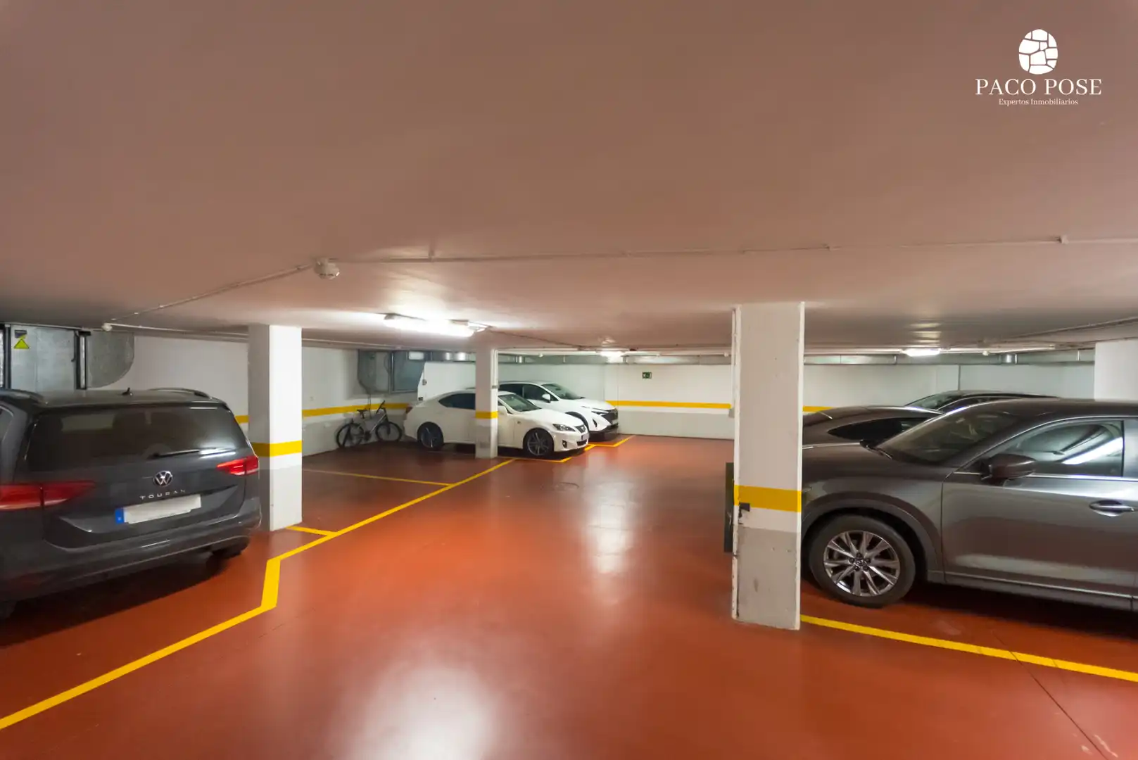 Parking de Piso en venta en A Coruña Capital  con Calefacción, Trastero y Amueblado