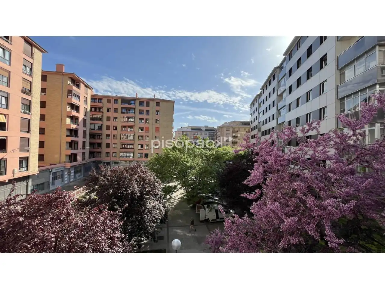 Vista exterior de Piso en venta en  Pamplona / Iruña con Calefacción y Alarma