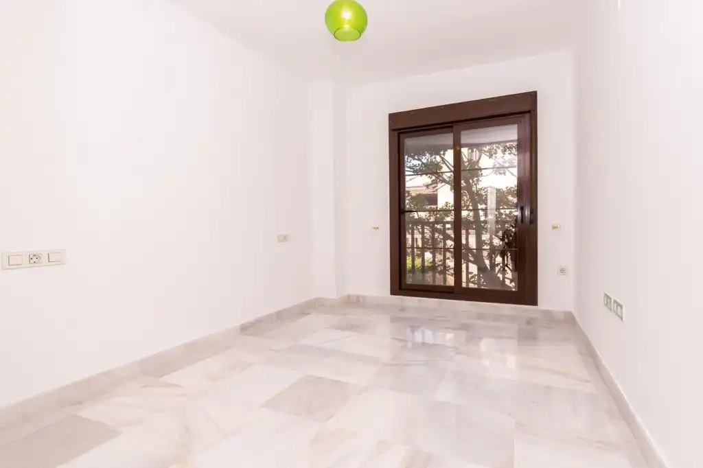 Apartamento con piscina en venta en Estepona Pueblo, imagen 9