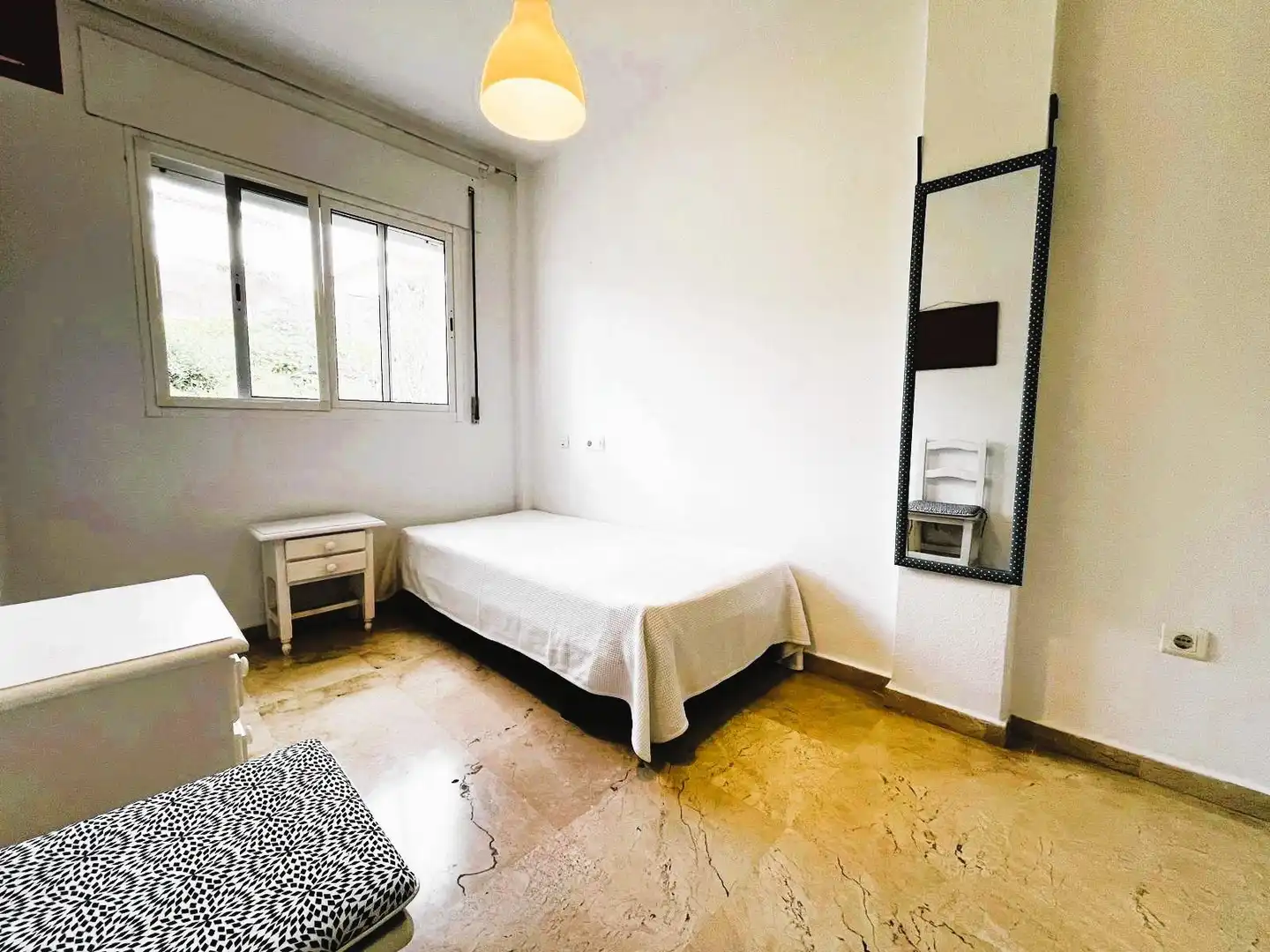 Habitación de Apartamento en venta en San Roque con Amueblado, Alarma y Piscina comunitaria