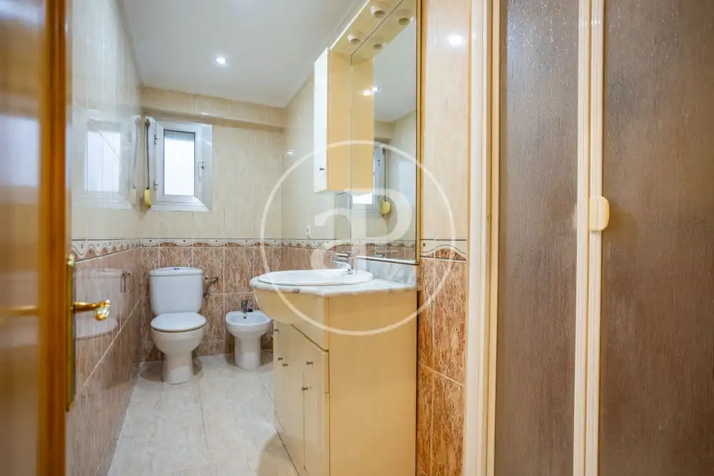 Baño de Piso en venta en Torrent con Aire acondicionado, Calefacción y Amueblado