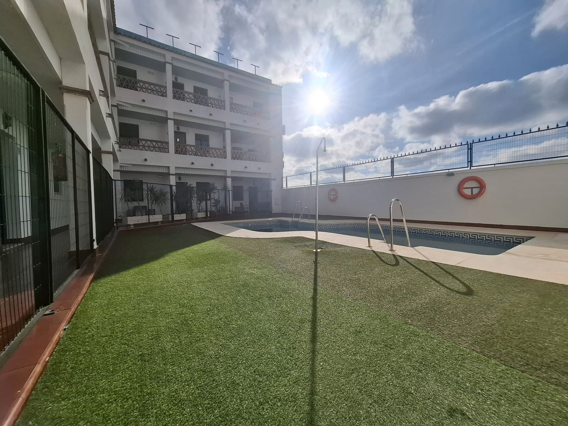 Schwimmbecken von Wohnungen zum verkauf in Bollullos Par del Condado mit Schwimmbad