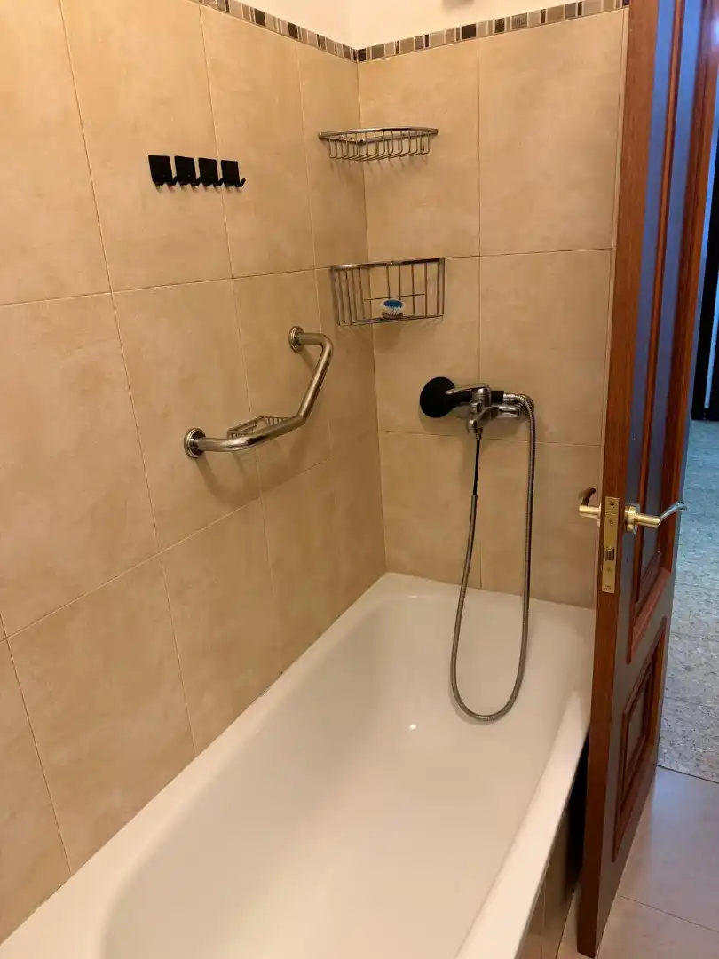 Baño de Piso en venta en Carballo con Terraza, Horno y Lavadora