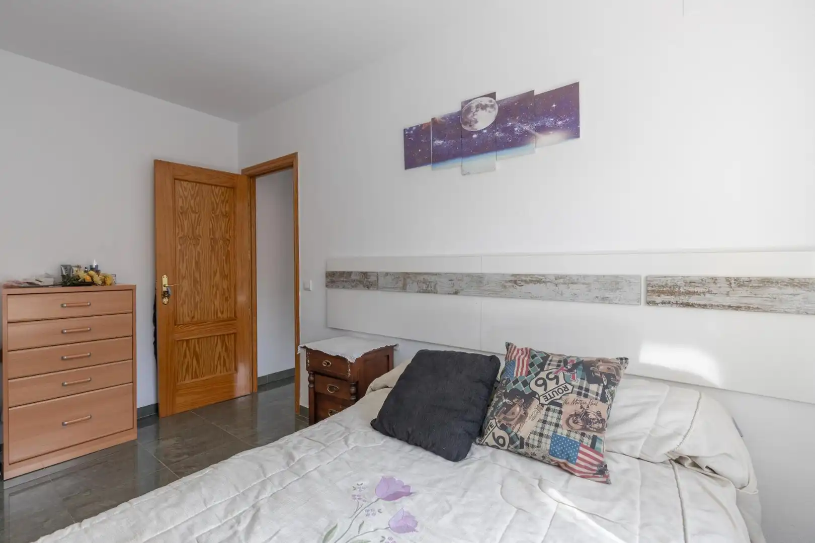 Habitación de Casa adosada en venta en Churriana de la Vega con Aire acondicionado, Calefacción y Terraza