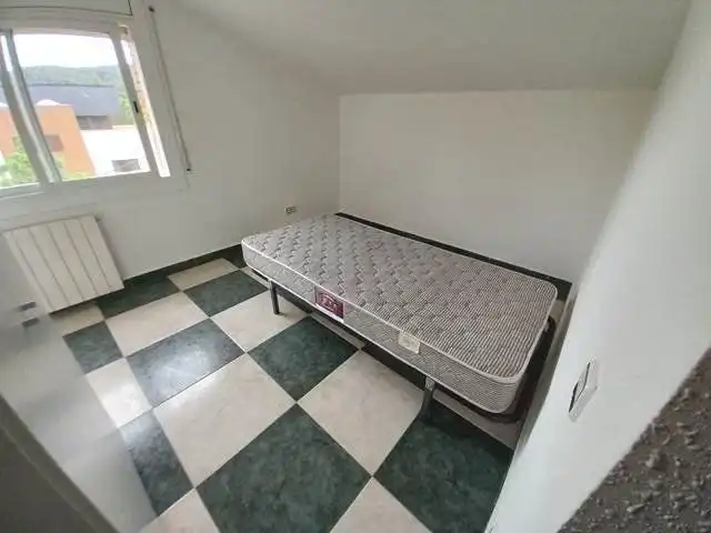 Dormitori de Casa o xalet en venda en Cerdanyola del Vallès amb Calefacció, Terrassa i Balcó