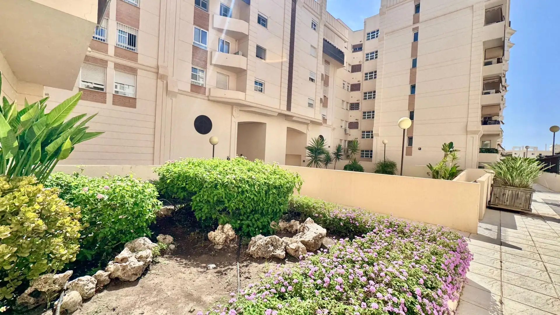 Vista exterior de Àtic en venda en Málaga amb Aire condicionat, Calefacció i Jardí privat