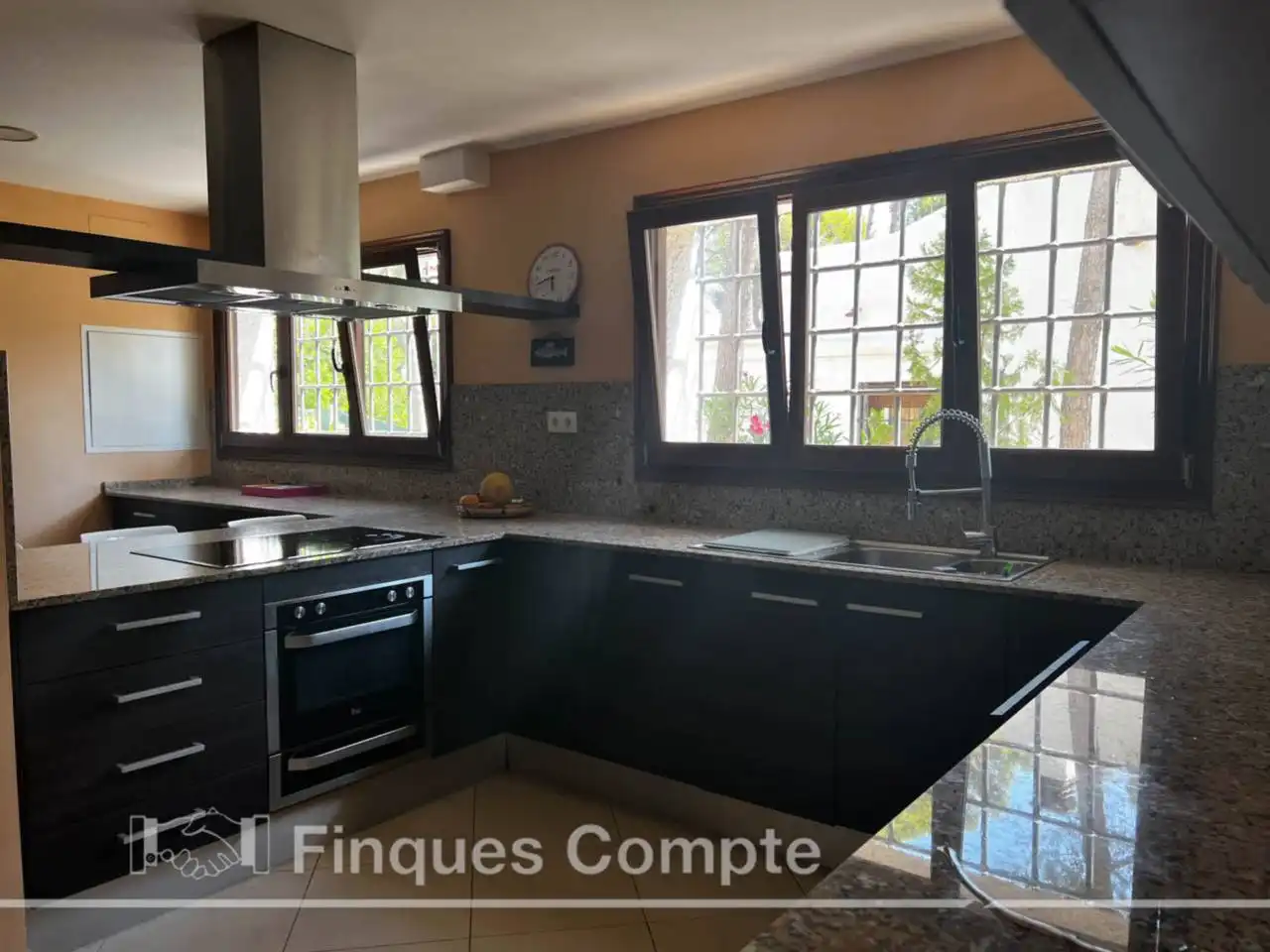Cocina de Casa o chalet en venta en Roda de Berà con Jardín privado, Terraza y Piscina