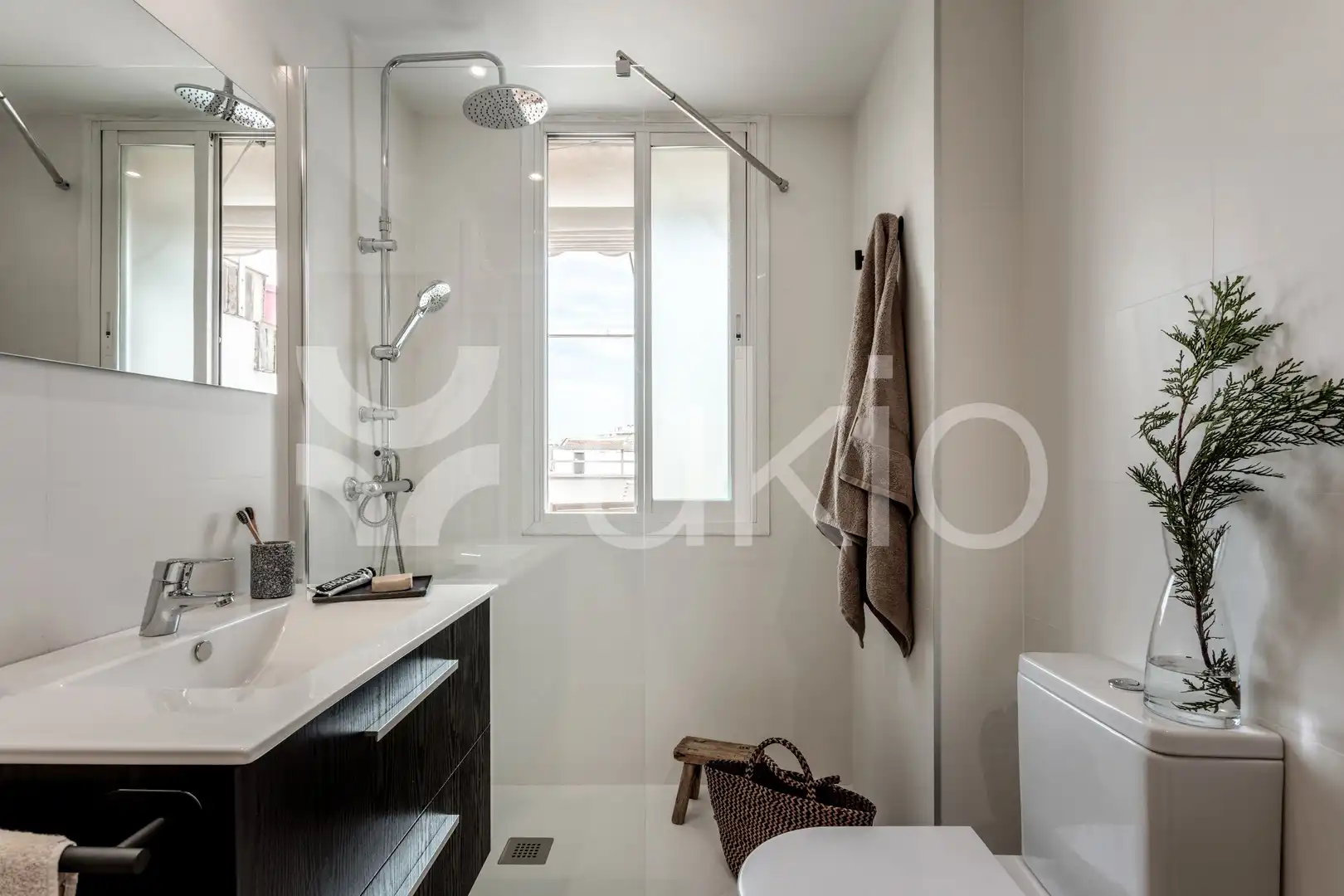 Bathroom of Apartments for rent in Madrid  with Air Conditioner, Terrace and Furnished