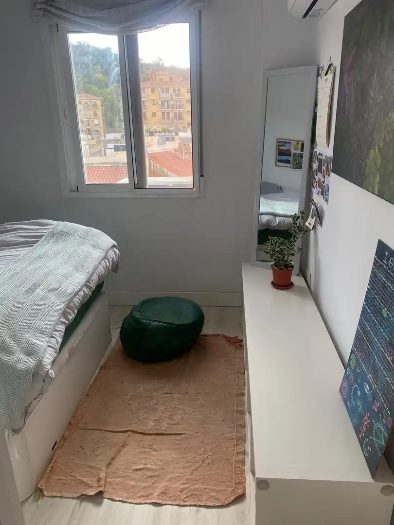 Habitación de Piso de alquiler en Málaga con Aire acondicionado, Amueblado y Balcón