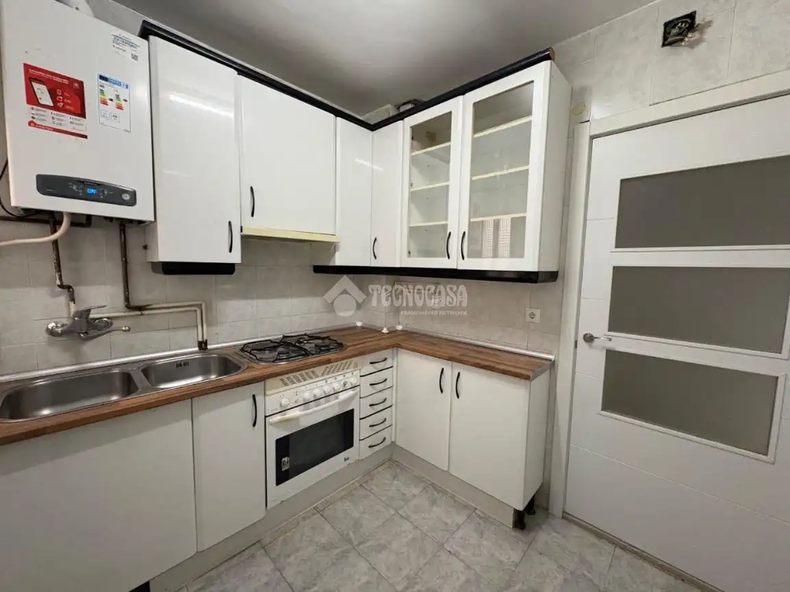 Cuina de Pis en venda en Getafe amb Calefacció, Parquet i Terrassa