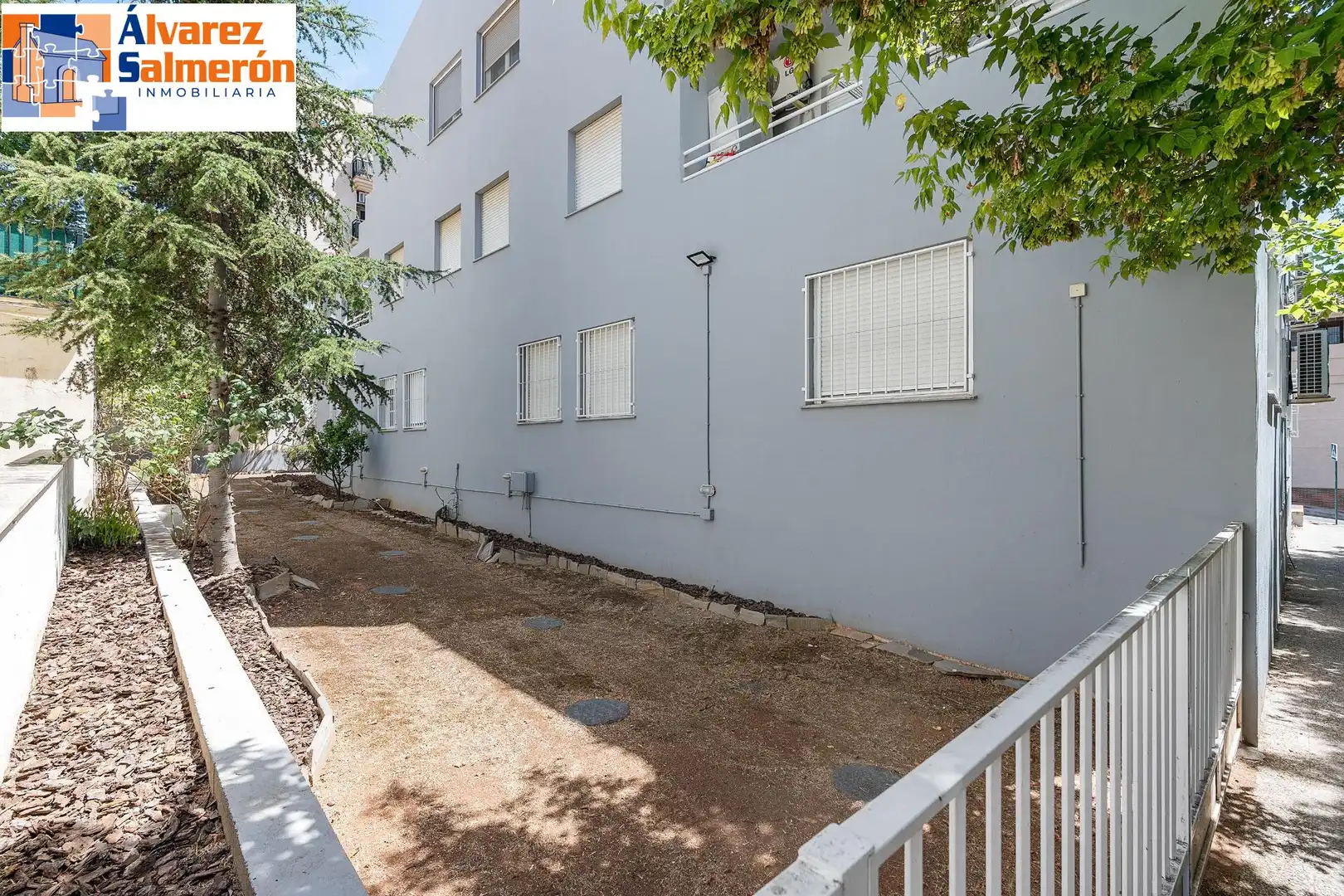 Vista exterior de Piso en venta en Granada con Aire acondicionado, Calefacción y Terraza