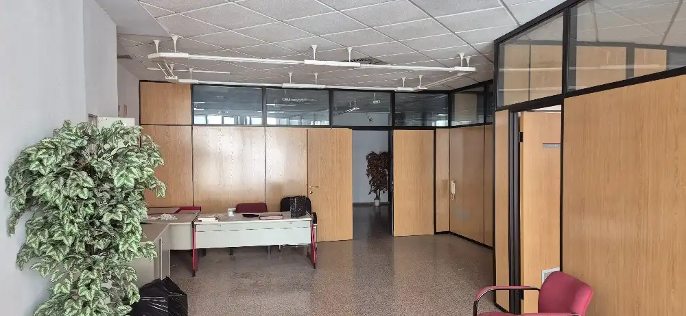 Oficina en venda en Almansa amb Moblat