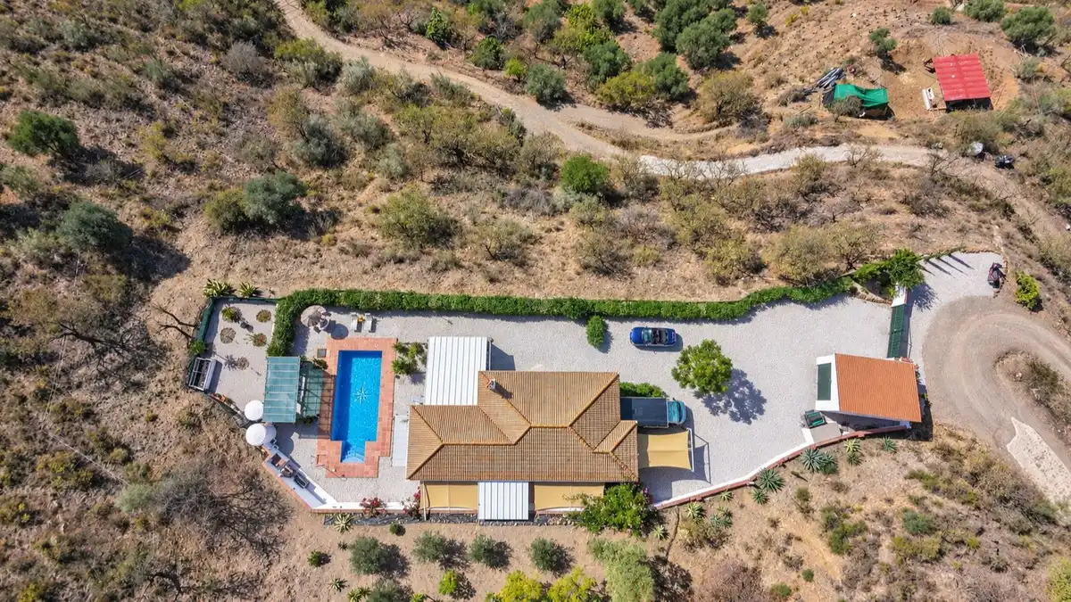 Vista exterior de Casa o xalet en venda en Colmenar amb Aire condicionat, Jardí privat i Terrassa