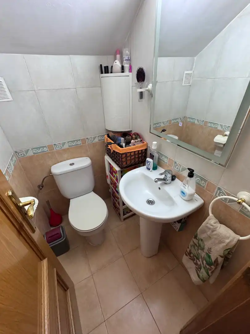 Badezimmer von Einfamilien-Reihenhaus zum Verkauf in Villena mit Heizung, Terrasse und Abstellraum