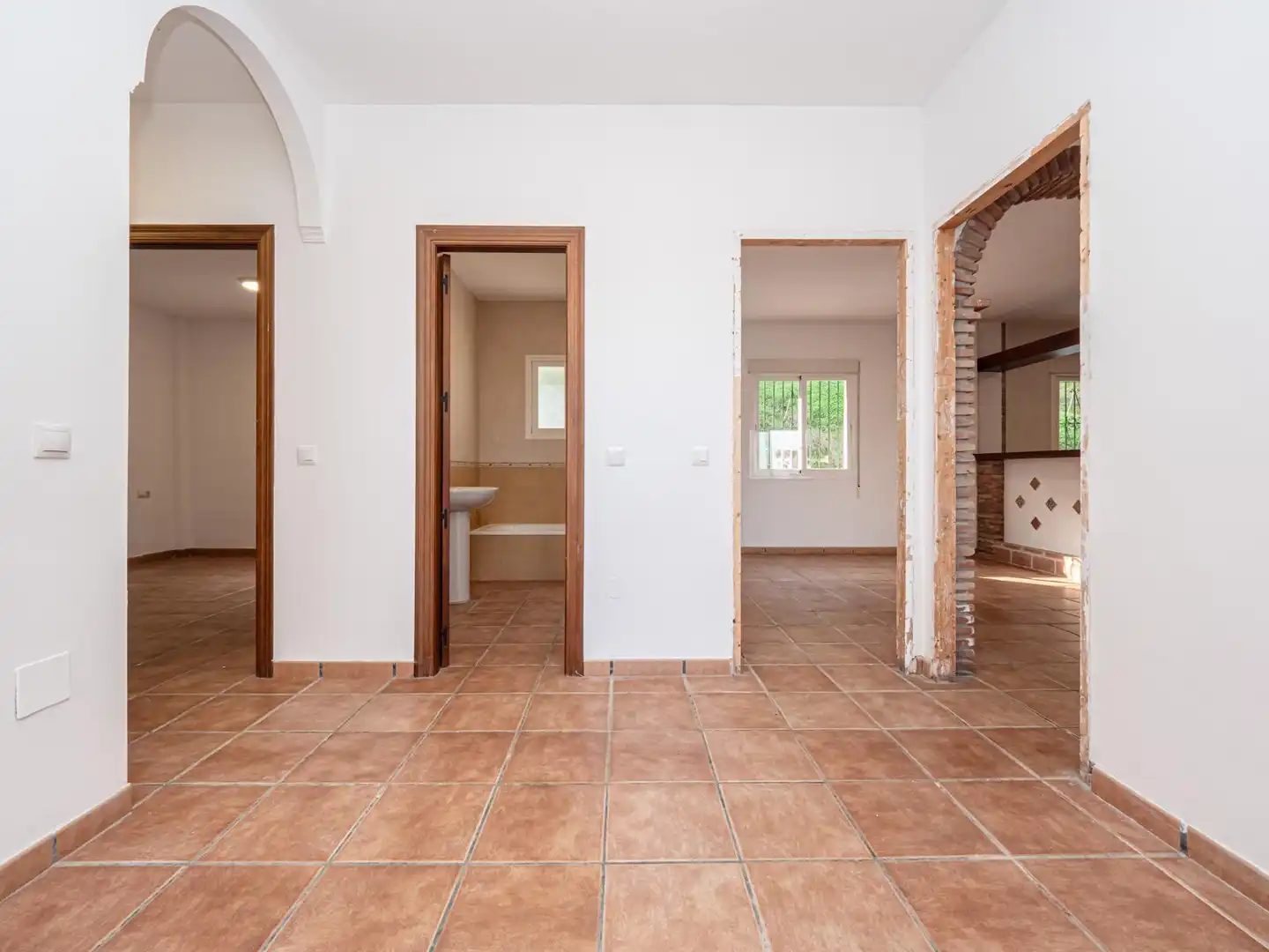Finca rústica en venta en Viñuela con Terraza, Piscina y Alarma