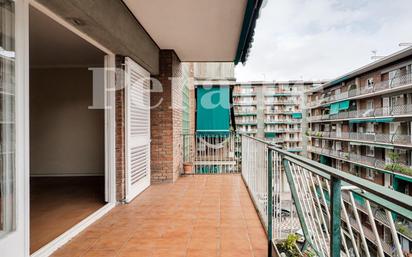 Exterior view of Flat for sale in  Barcelona Capital  with Heating, Terrace and Balcony