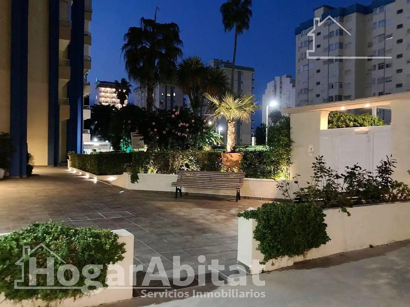 Außenansicht von Wohnung zum Verkauf in Gandia mit Klimaanlage, Privatgarten und Gemeinschaftspool