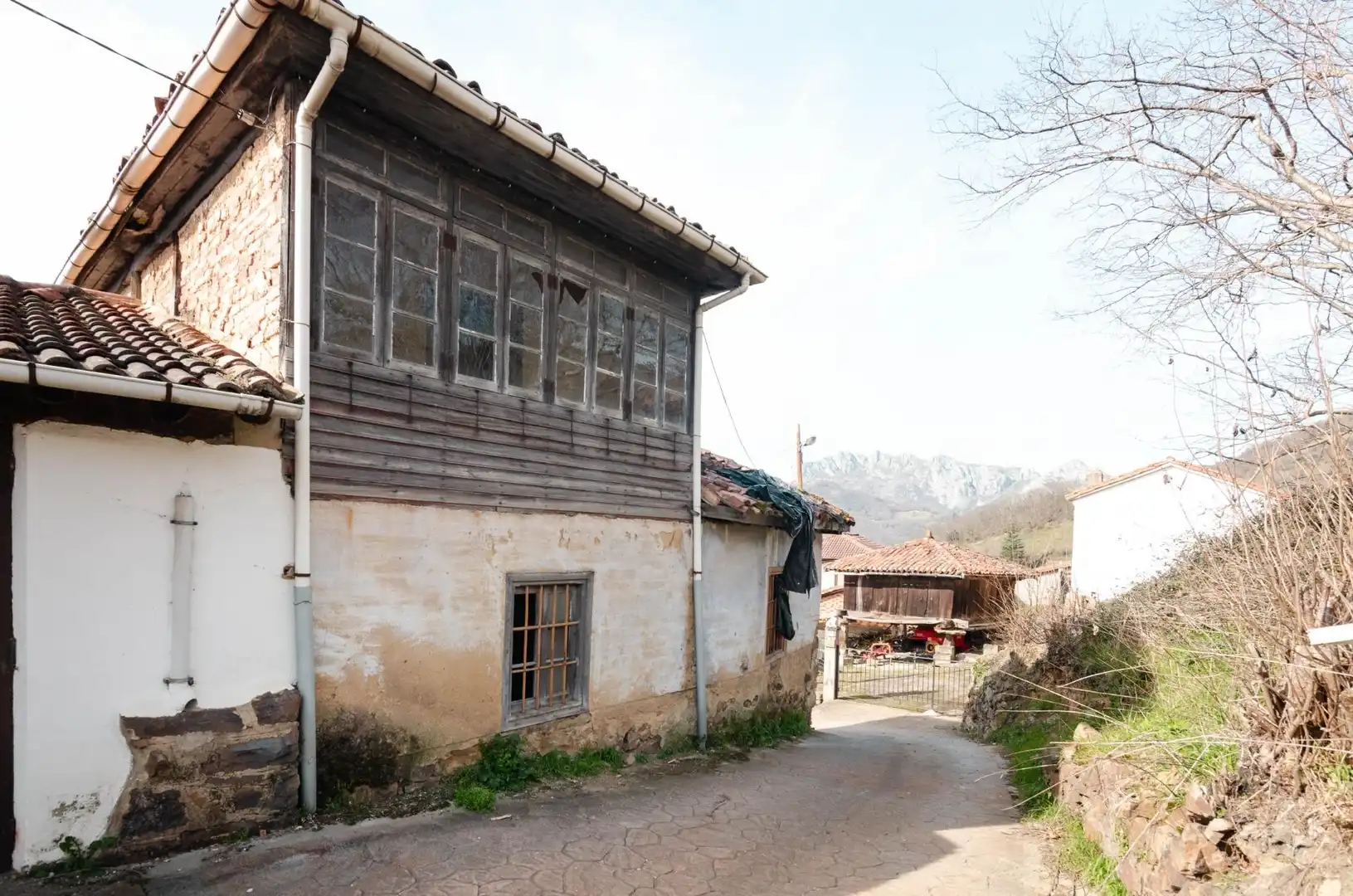 Vista exterior de Casa o xalet en venda en Riosa amb Jardí privat