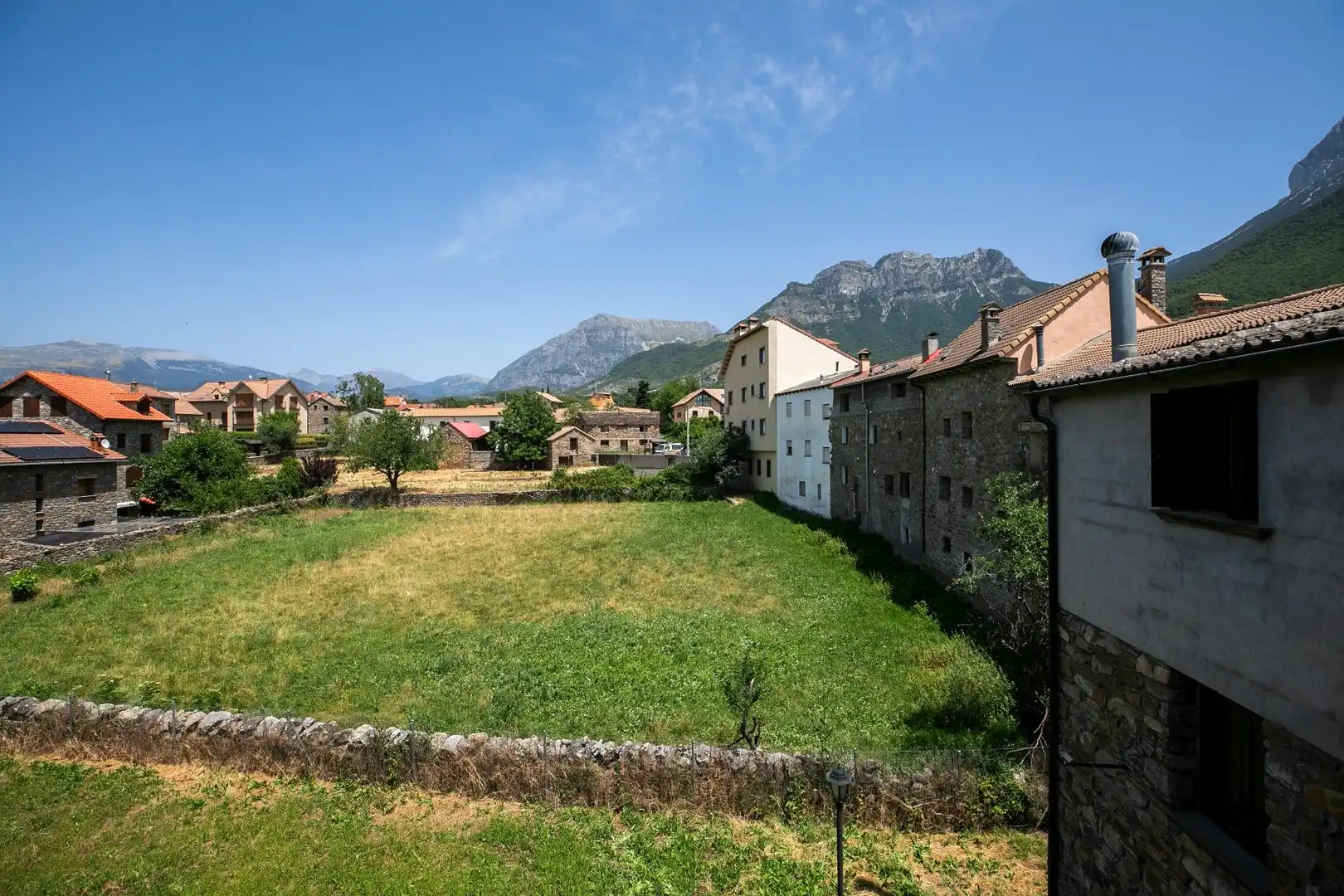 Vista exterior de Casa o chalet en venta en Laspuña con Calefacción, Jardín privado y Amueblado