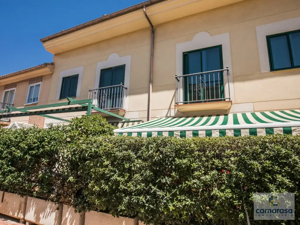 Vista exterior de Casa adosada en venta en Ávila