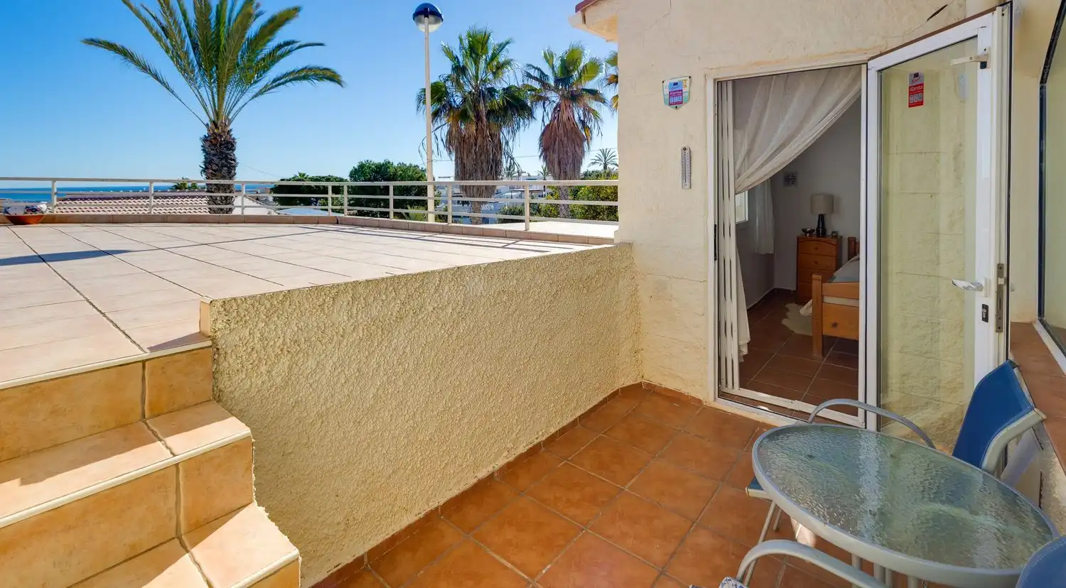 Terraza de Casa adosada en venta en Torrevieja con Aire acondicionado, Calefacción y Jardín privado