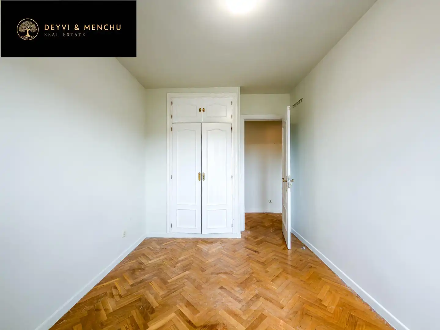 Habitación de Ático de alquiler en Pozuelo de Alarcón con Aire acondicionado, Jardín privado y Parquet