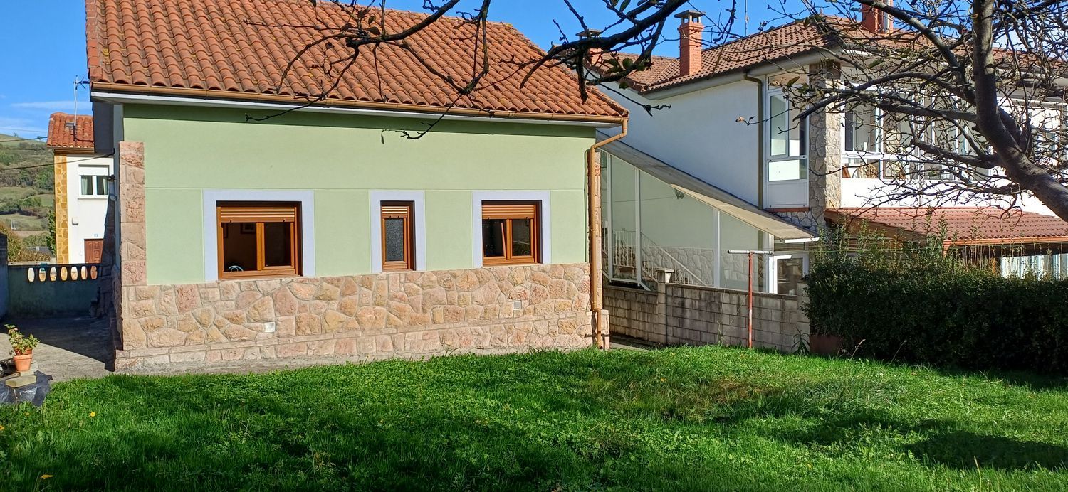 Exterior view of House or chalet for sale in Llanera  with Heating, Terrace and Storage room