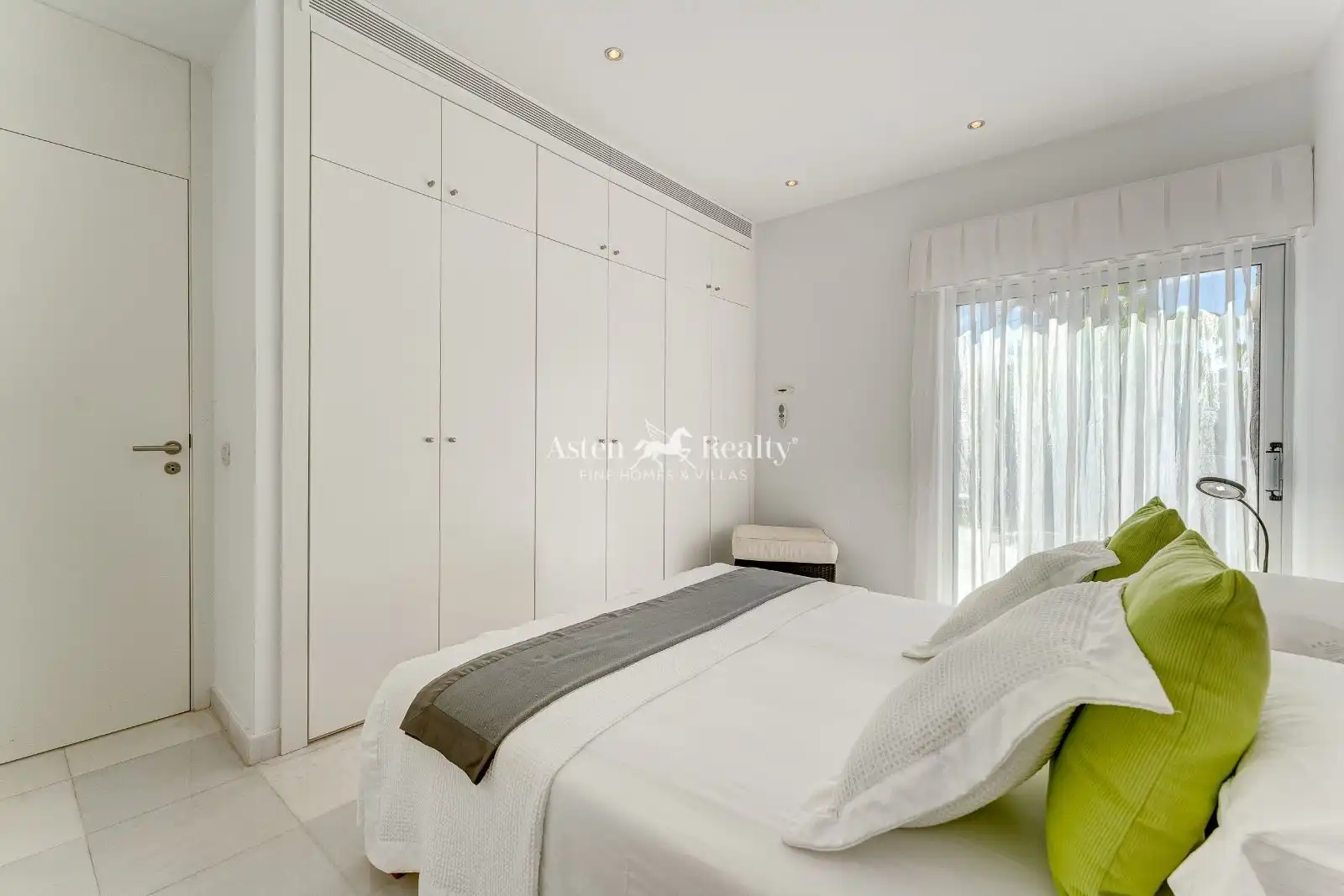 House with pool for sale in Londres, imagen 27