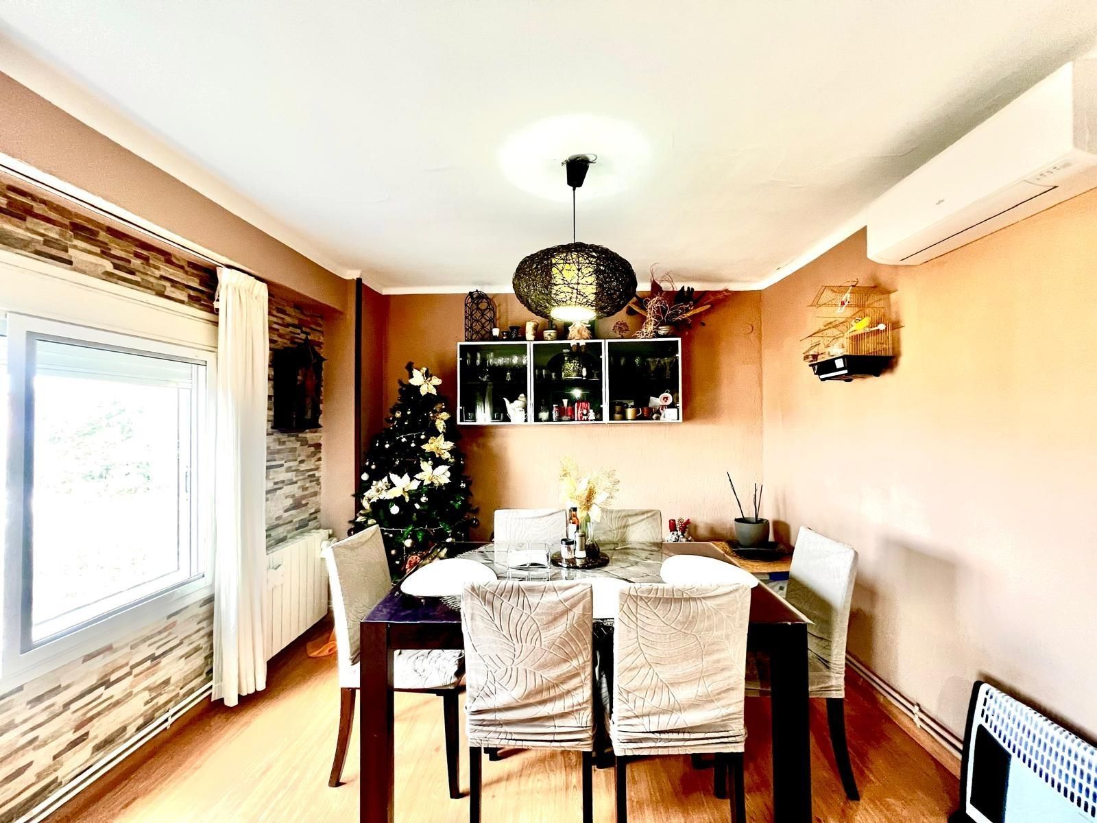 Dining room of Flat for sale in Valls  with Air Conditioner, Heating and Parquet flooring