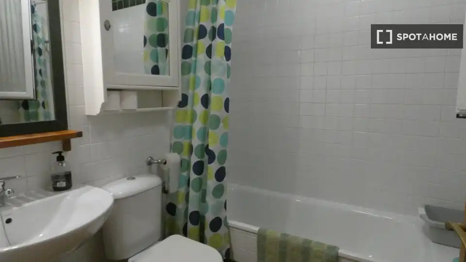Baño de Apartamento para compartir en Rota con Aire acondicionado, Calefacción y Terraza