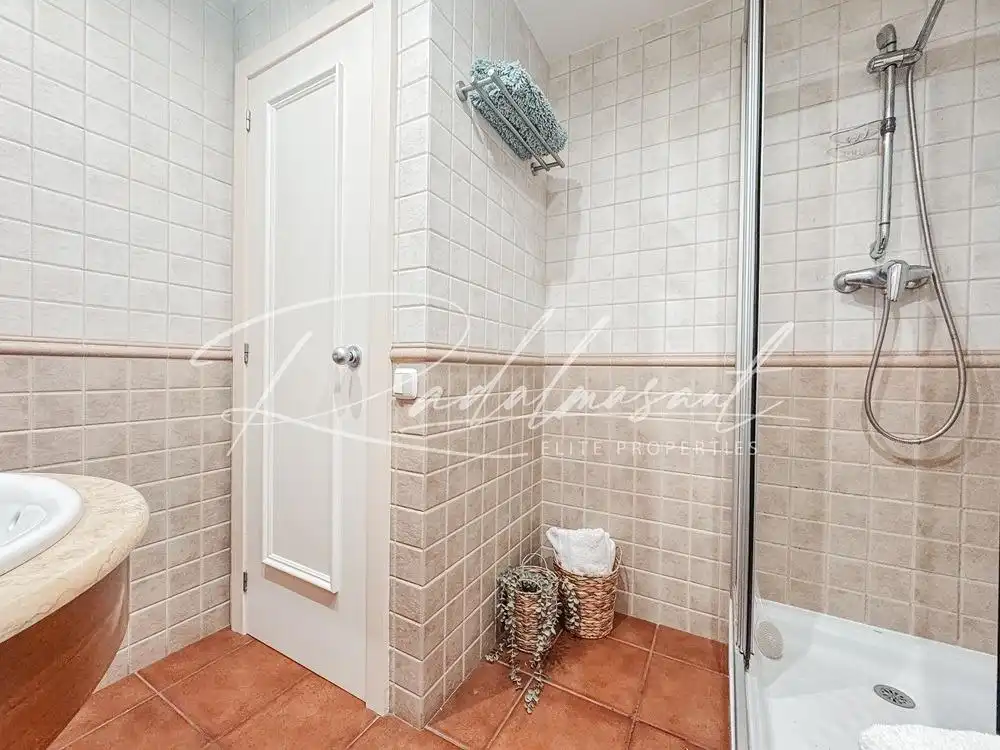 Baño de Piso en venta en Salou con Calefacción, Terraza y Amueblado