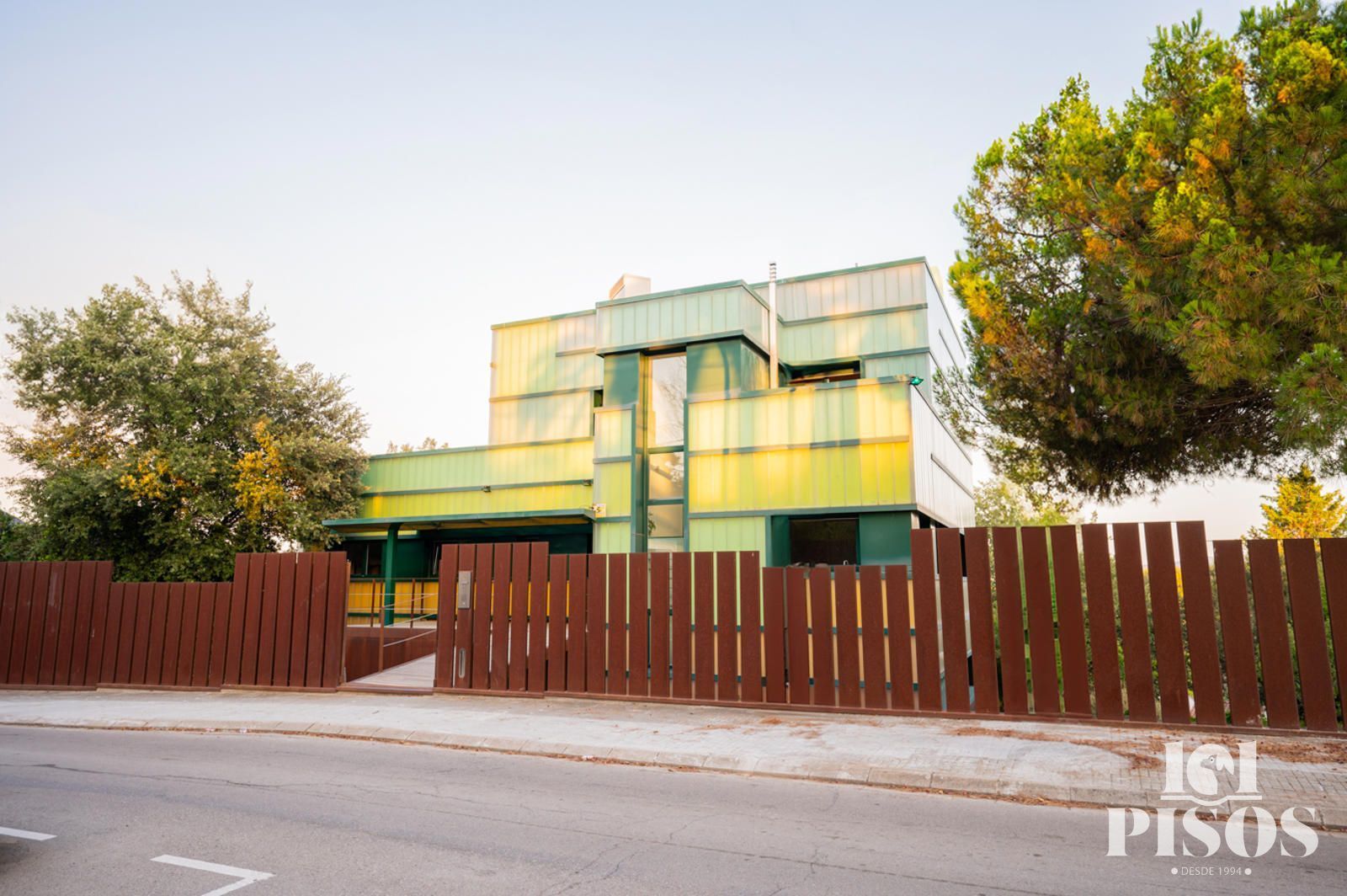 Exterior view of House or chalet for sale in Cerdanyola del Vallès  with Air Conditioner, Heating and Storage room