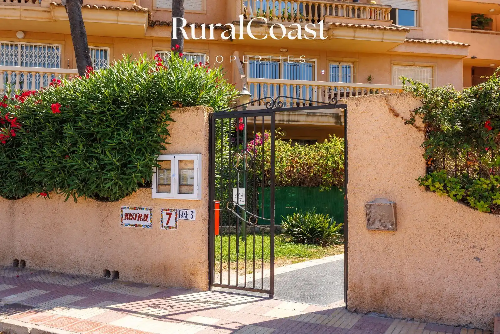 Vista exterior de Pis en venda en El Campello amb Aire condicionat, Calefacció i Terrassa