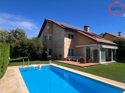 Piscina de Casa o xalet de lloguer en Egüés amb Terrassa i Piscina