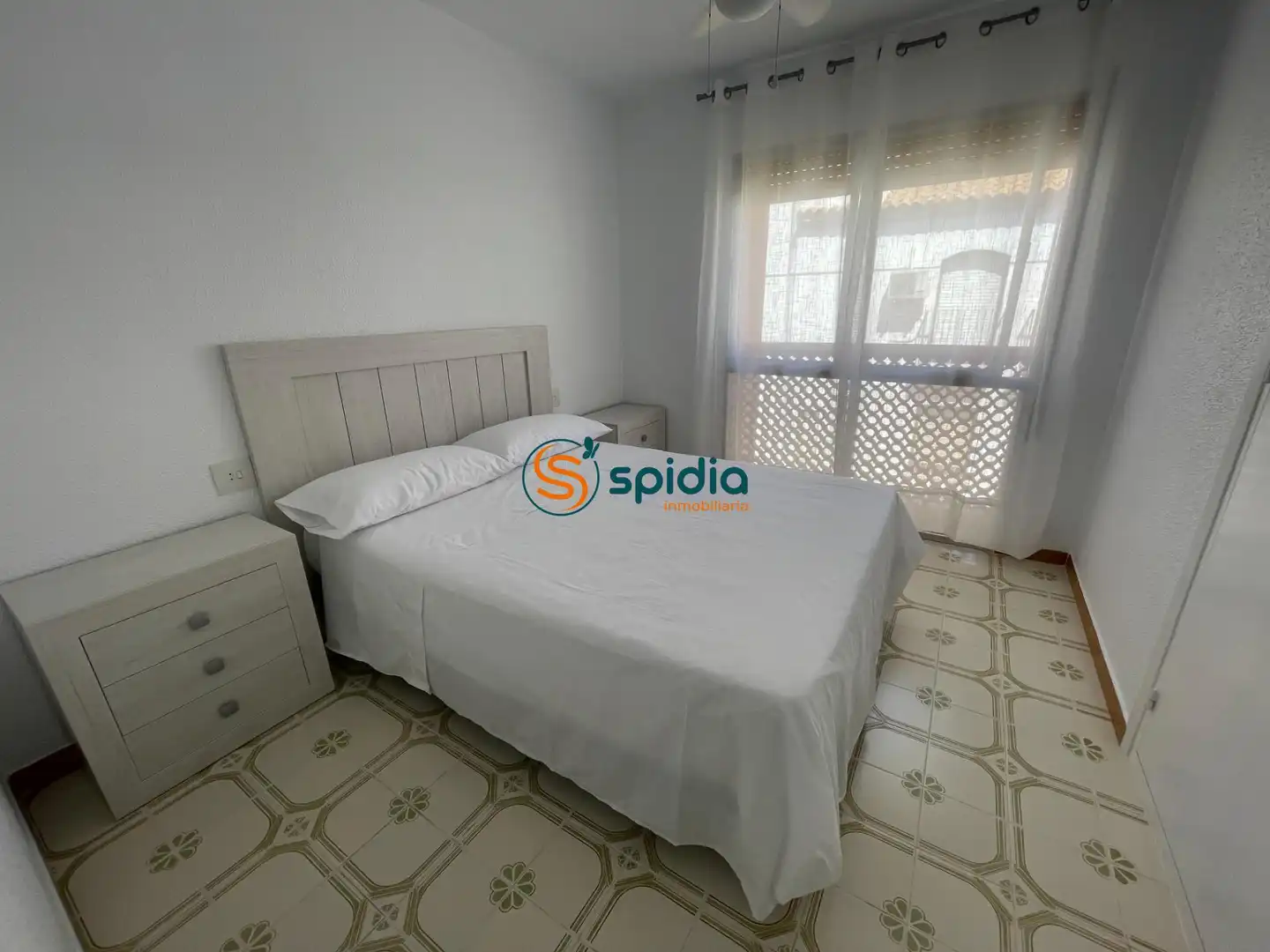 Habitación de Apartamento de alquiler en Águilas con Balcón