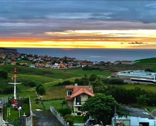 Vista exterior de Pis de lloguer en Suances amb Calefacció