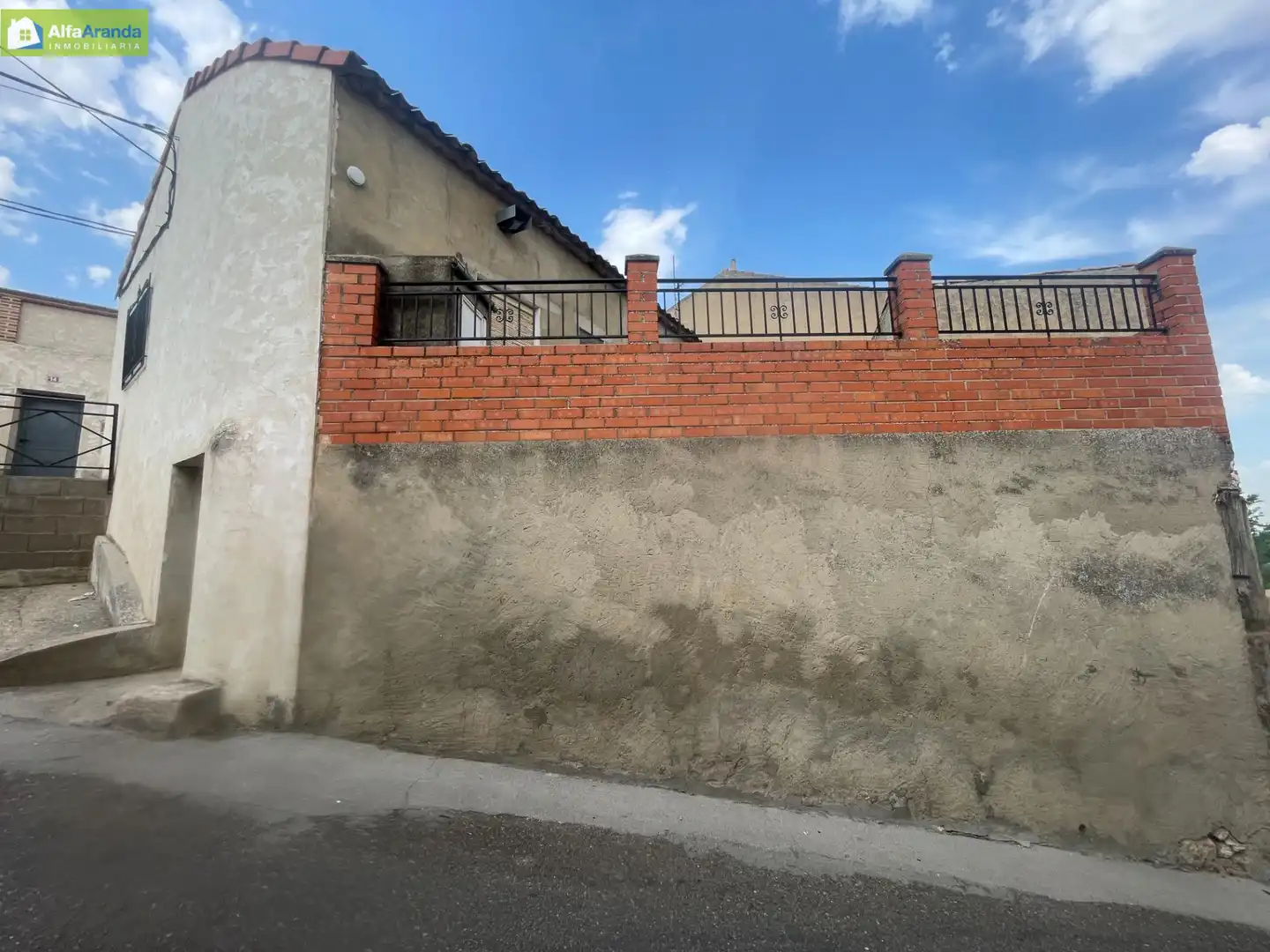 Exterior view of Houses for sale in Roa  with Heating, Storage room and Furnished